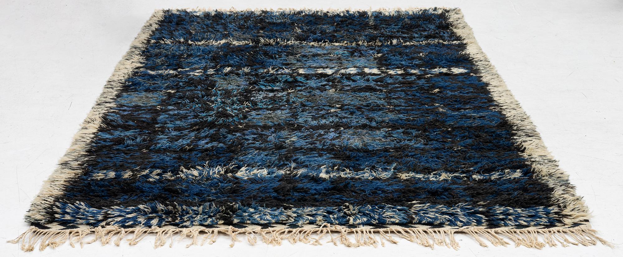 Viola Gråsten, rug, "Skogstjärn", approx. 240 x 155 cm.