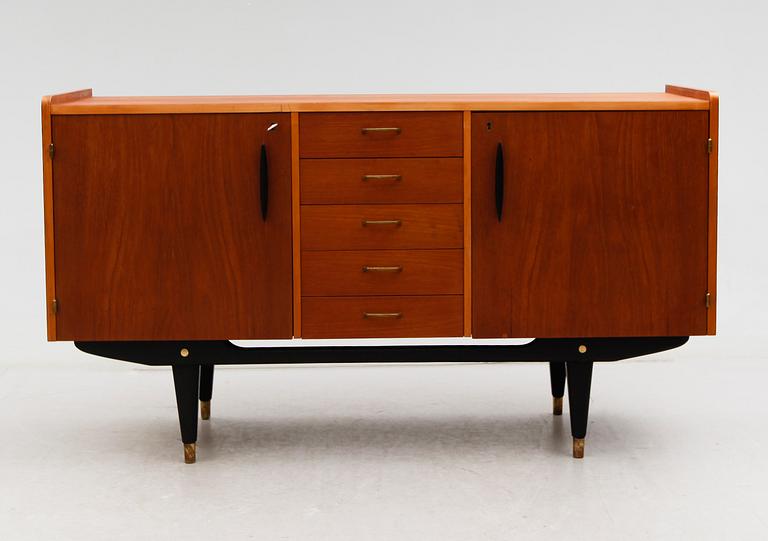 SIDEBOARD, 1900-talets mitt.