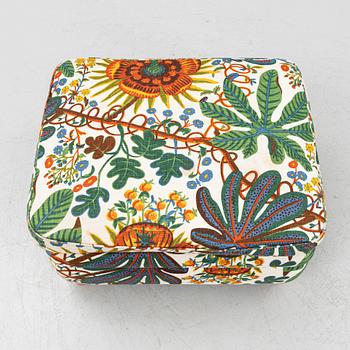 Josef Frank, fåtölj med fotpall, modell 336, Firma Svenskt Tenn.