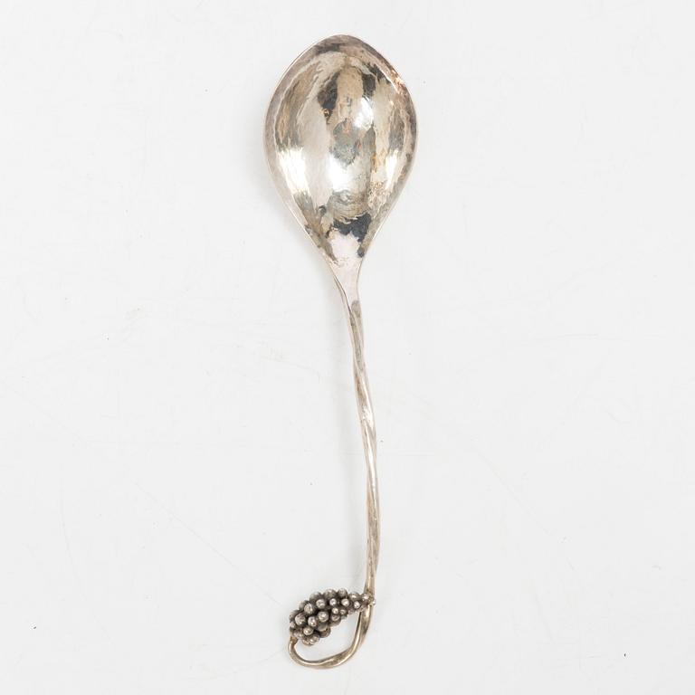 Eric Råström, lockskål, silver, Stockholm 1917, samt sked, J E Skreij, Falun 1927.