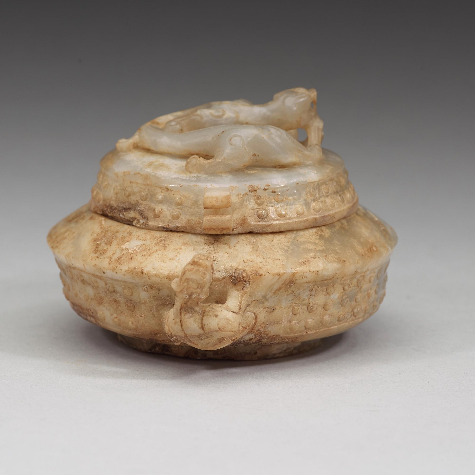 A Chinese nephrite jar with cover.