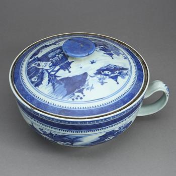 POTTA MED LOCK, porslin, Kina, Jiaqing (1796-1820).