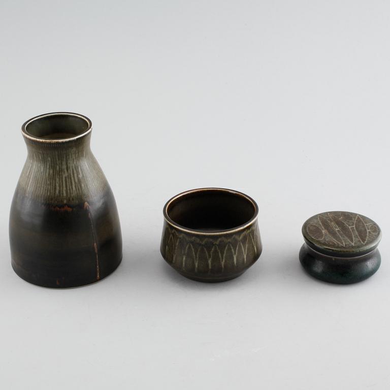 A vase, a bowl and a jar with lid in ceramic, designed by Carl-Harry Stålhane for Rörstrand, Ateljé, 1950/60s.