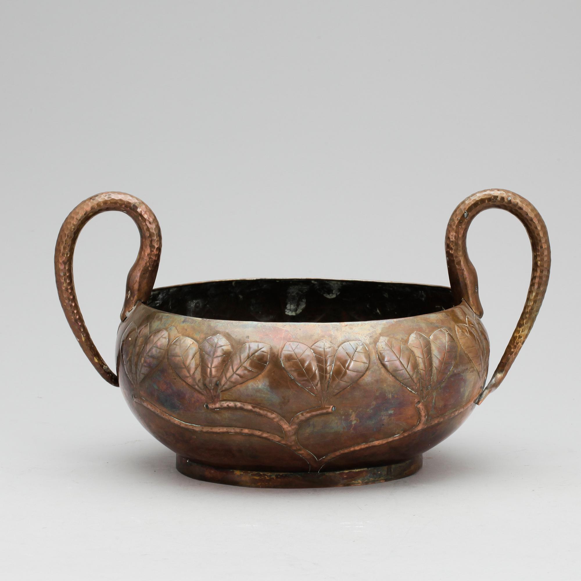 JARDINIERE, koppar, omkring 1900.