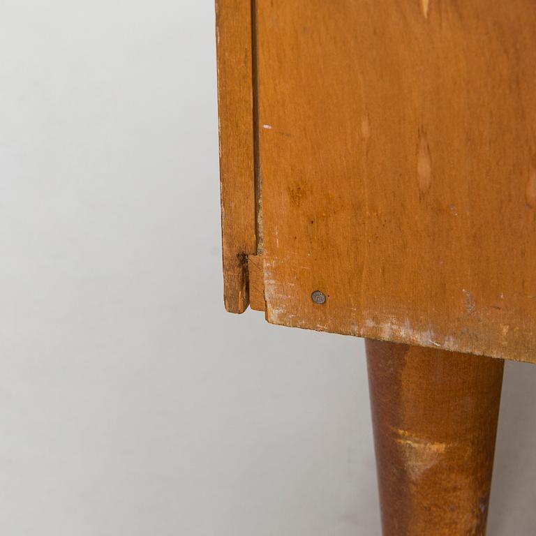 Byrå, tillverkare Lahden Puutyö, 1900-talets mitt.