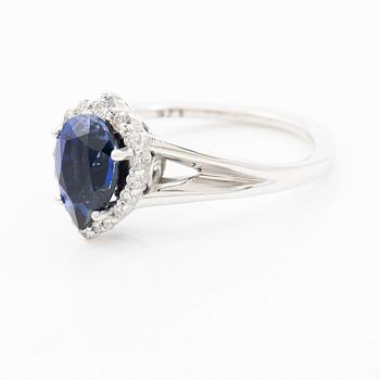 Ring 14K white gold with synthetic sapphire and brilliant-cut diamonds.