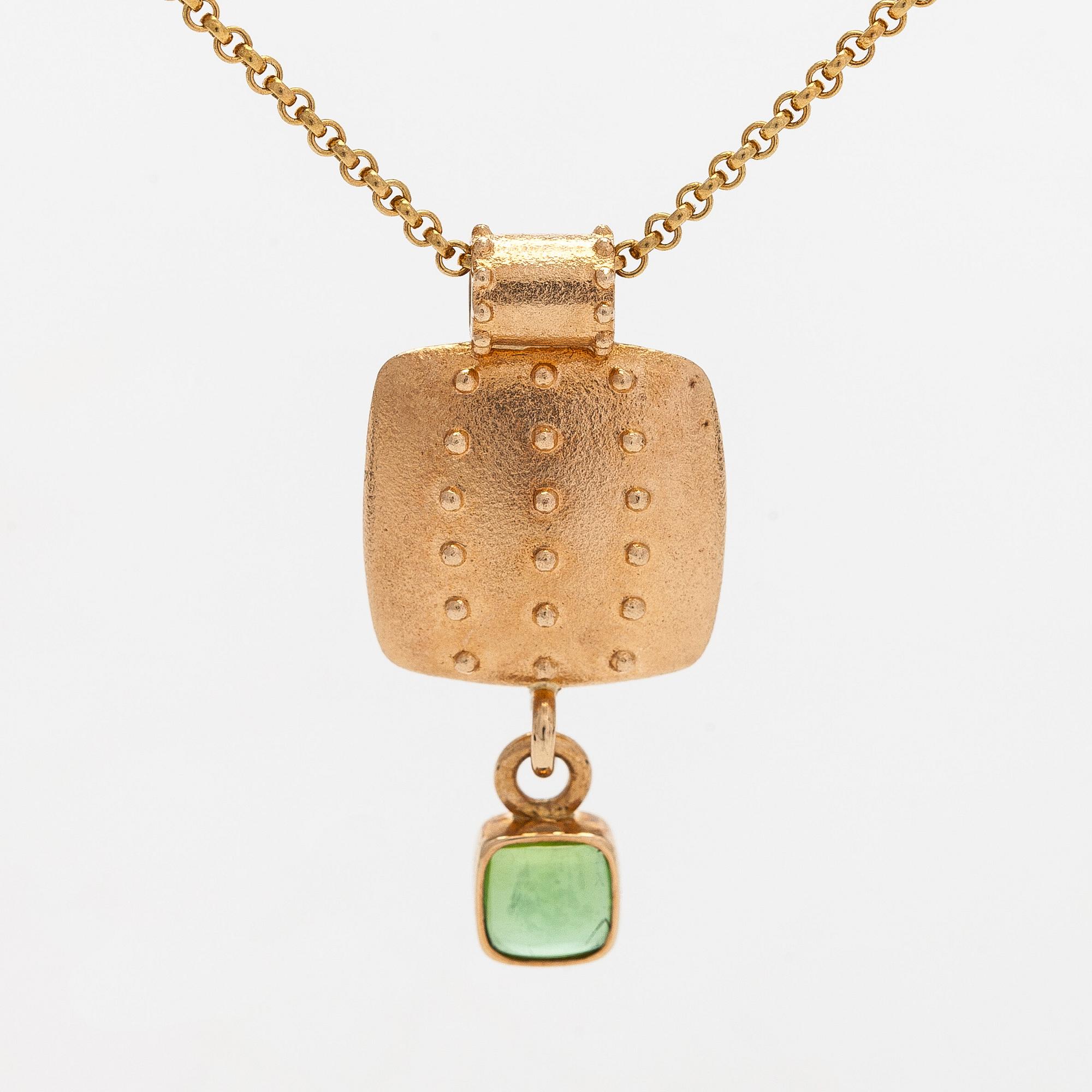 Kalevala Koru, hänge och ked, 14K guld, peridot, 2017.