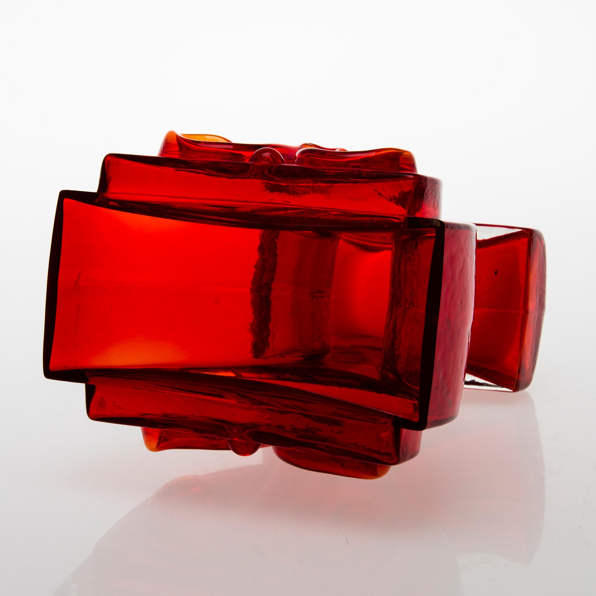 HELENA TYNELL, maljakko, "Victoriana", Riihimäen Lasi Oy. Tuotannossa  1970-1971.