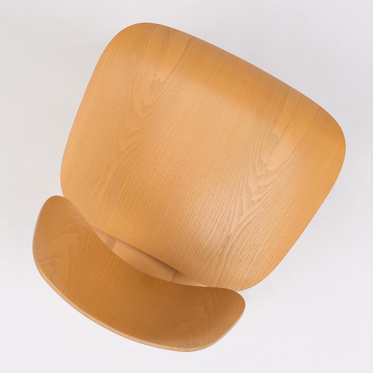 Charles & Ray Eames, a "Plywood Group LCW" easy chair, Vitra, 2015.