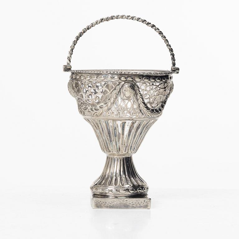 An English silver sugar bowl, silver, London 1772.