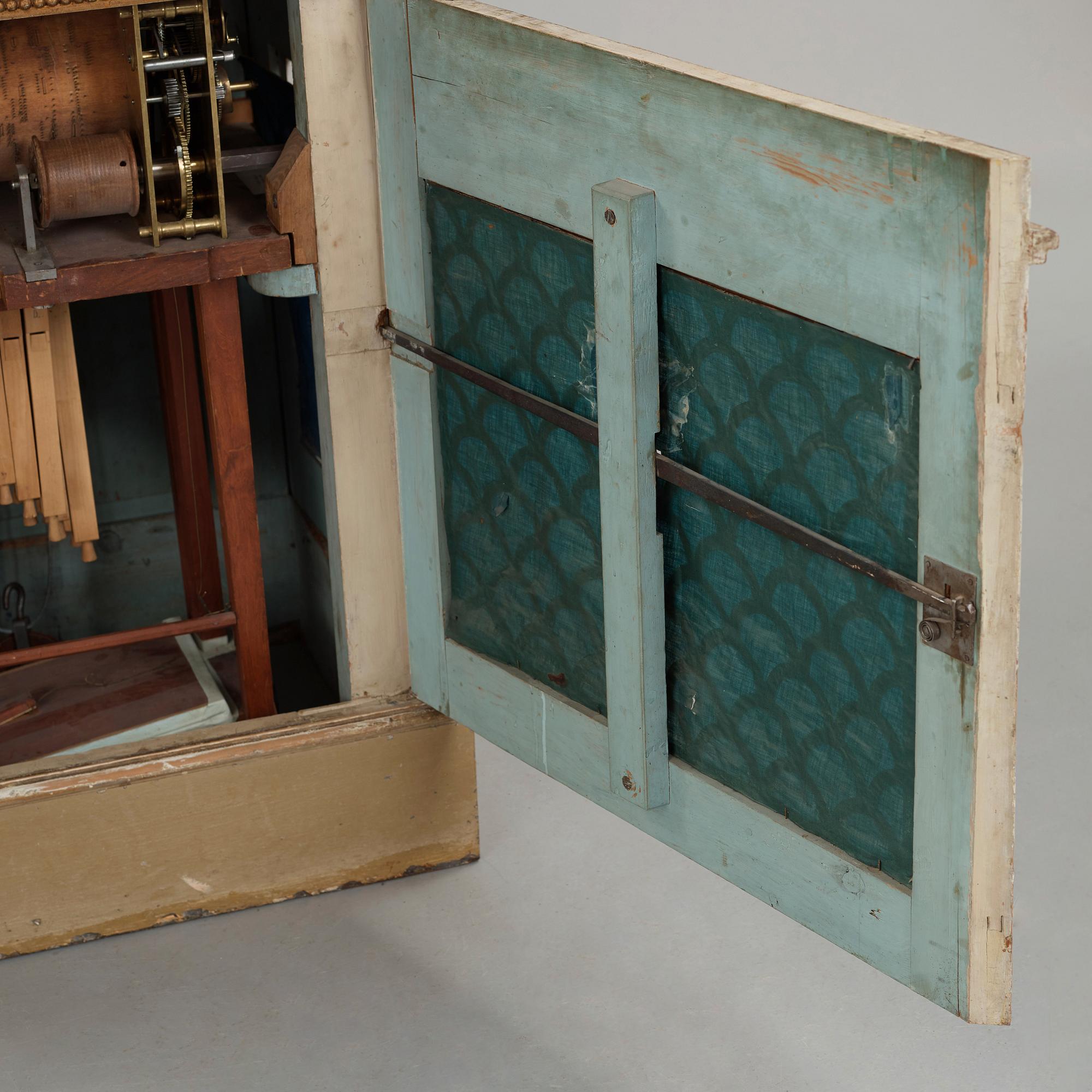 GOLVUR med spelverk, av Peter Strand 1798, med 14 stycken musikrullar. Sengustavianskt.