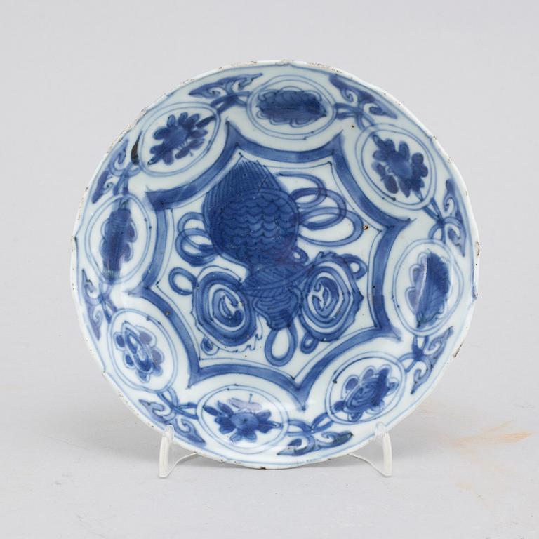 A small dish in blue and white porcelain, Wanli (1573-1620).