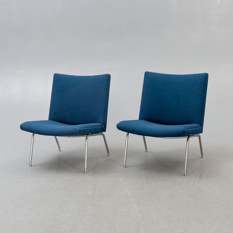 Hans J Wegner, AP40, "Lufthavnsstolen", lounge chairs, a pair, 1960s.