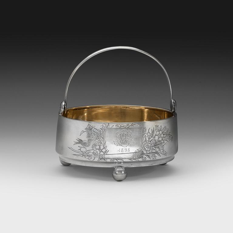 SKÅL, 84 silver. Alexander Fuld Moskva 1896. Höjd 13 cm. Vikt 296 g.