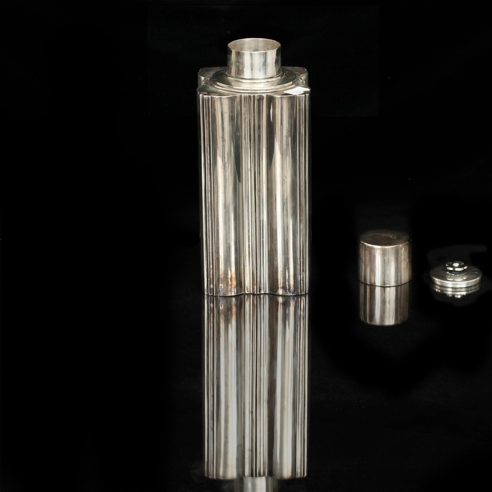 SHAKER, silver, C G Hallberg, Stockholm 1949. Vikt c:a 680 g.