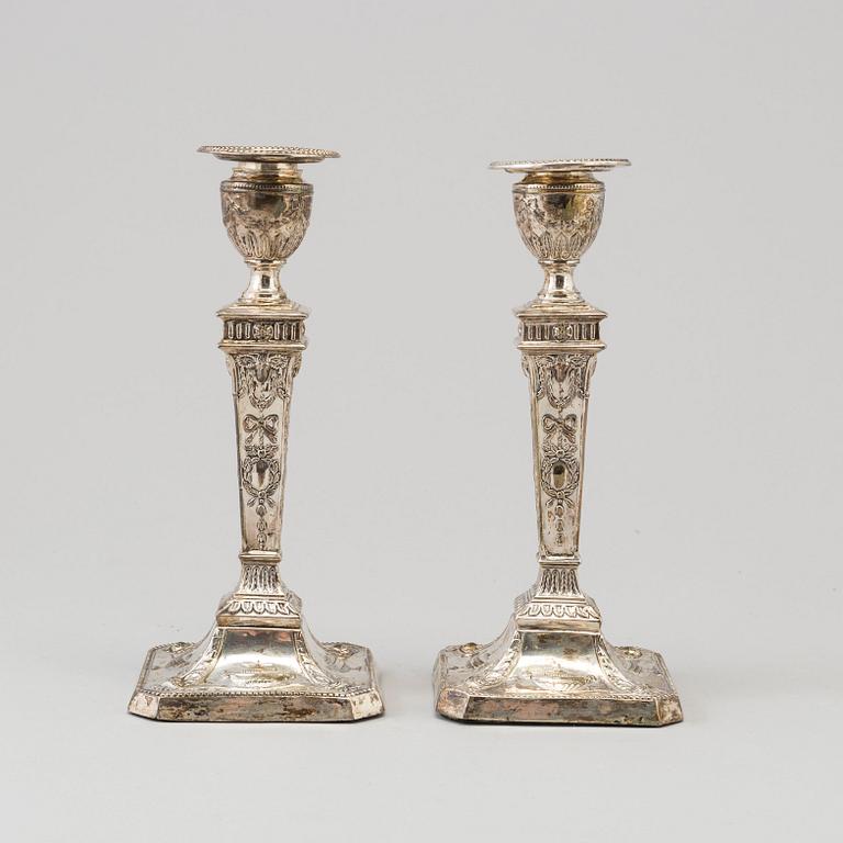 A pair of silver candlesticks, The Alexander Clark Manufacturing Company, Sheffield, England, 1905.