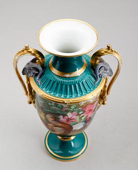 VAS, porslin, empirestil, sekelskiftet 1900.