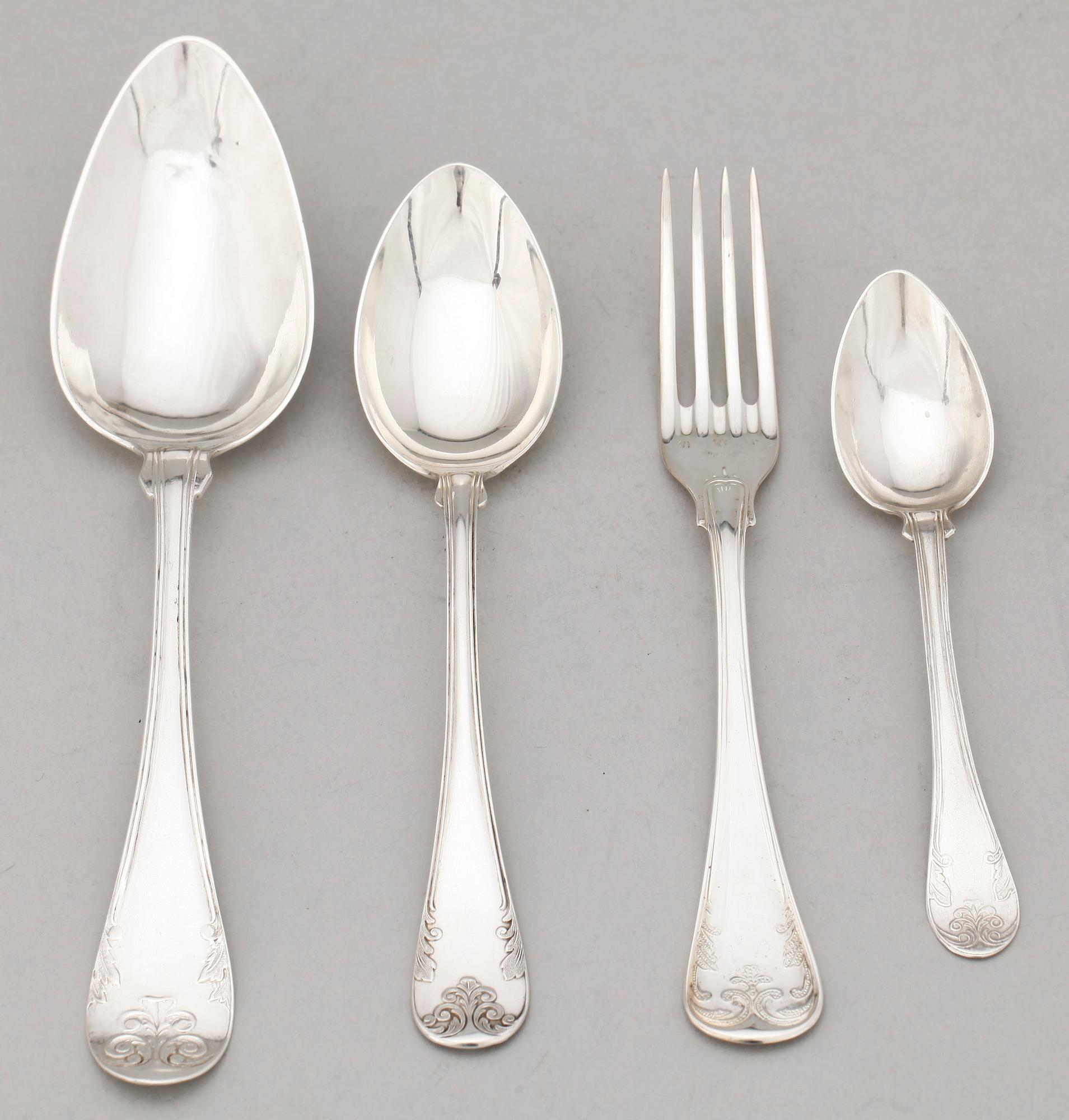 SERVISDELAR, 30 st, silver, totalvikt 963 g. 1700-1900-tal.
