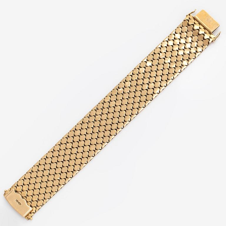 An Italian 18K gold bracelet.