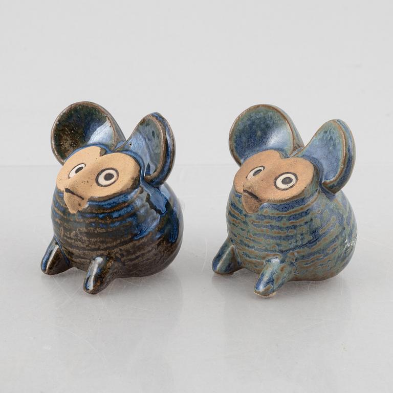 Lisa Larson, figuriner, 2 st, stengods, "Spökmusen" ur serien "Menageri", Gustavsberg.