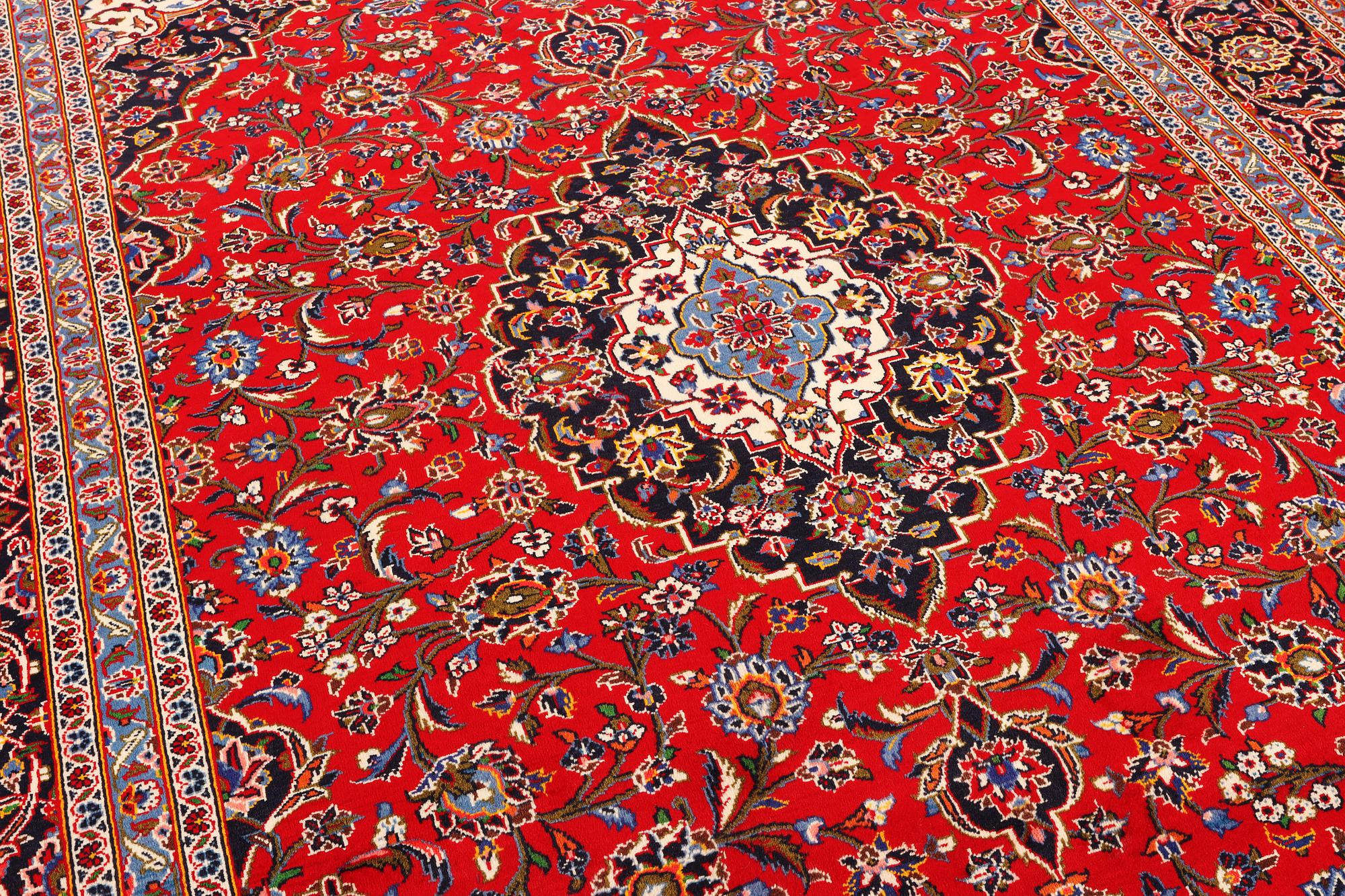 A Keshan carpet, c. 363 x 254 cm.