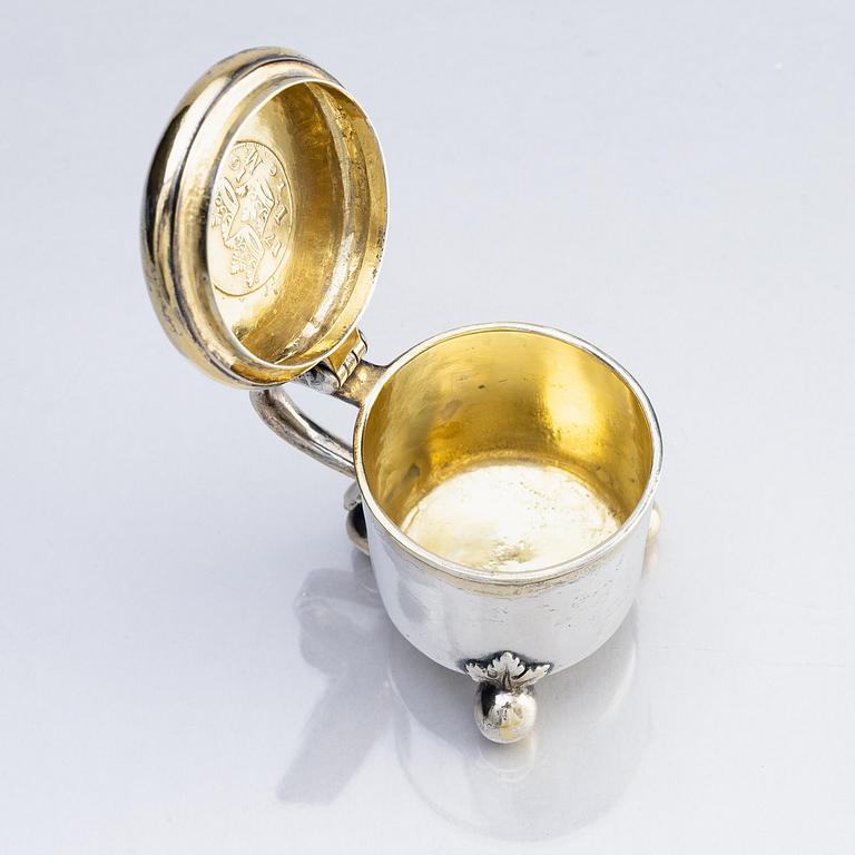 Johan Lorenz Starin, miniatyrdryckeskanna, silver, Stockhom 1742. Senbarock.