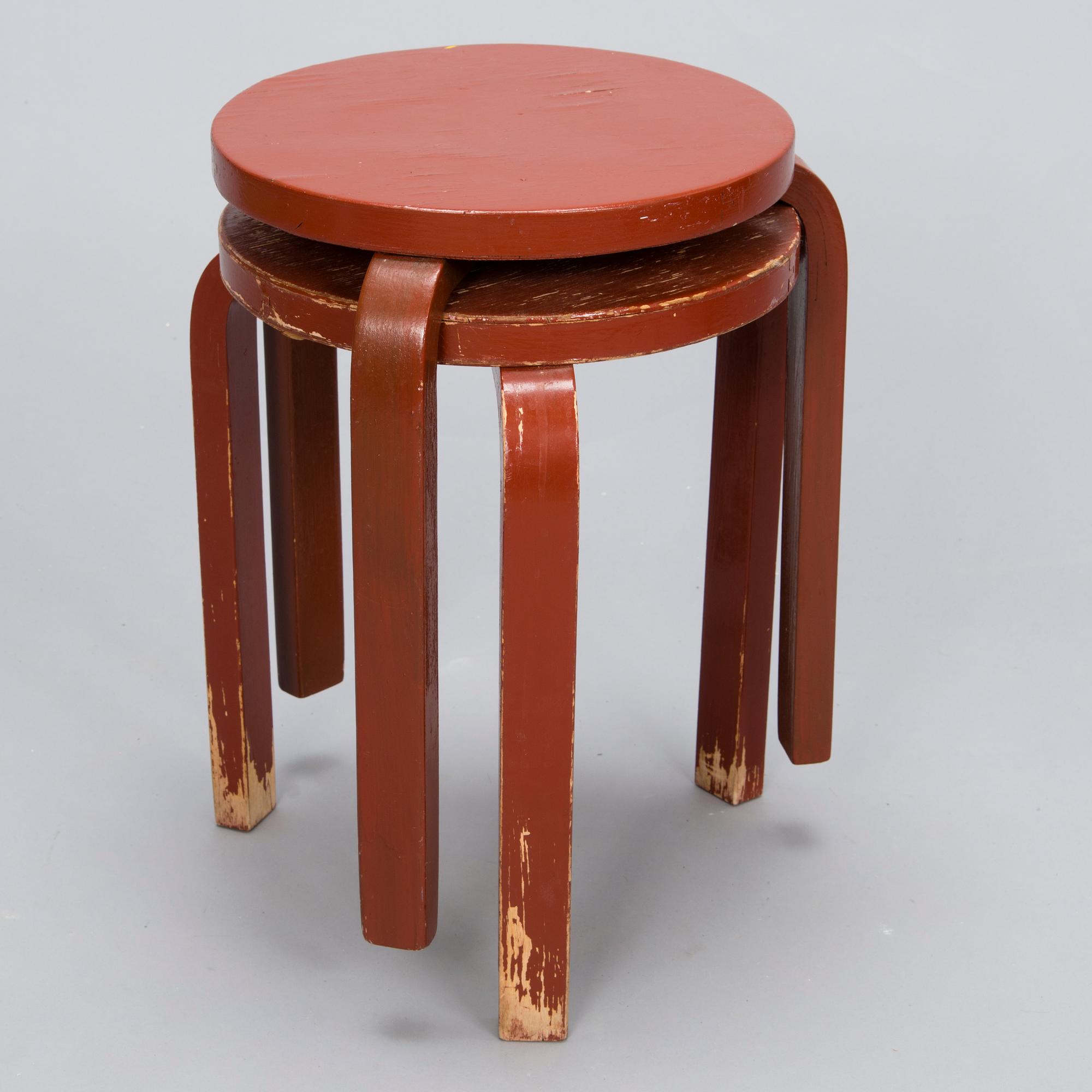ALVAR AALTO, a pair of mid-20th Century 'E60' Stools for Artek.