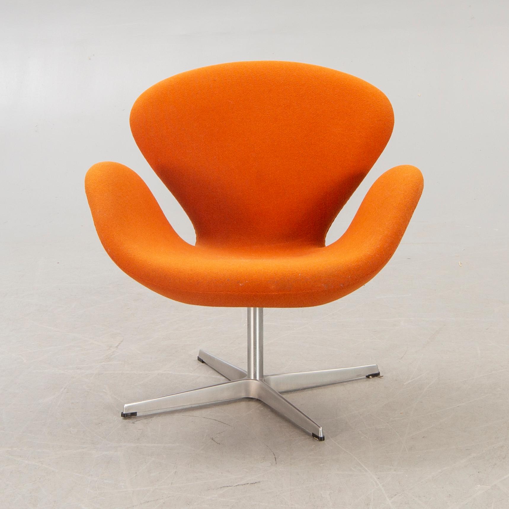 Arne Jacobsen, armchair, "Svanen", Fritz Hansen, Denmark, 2000.