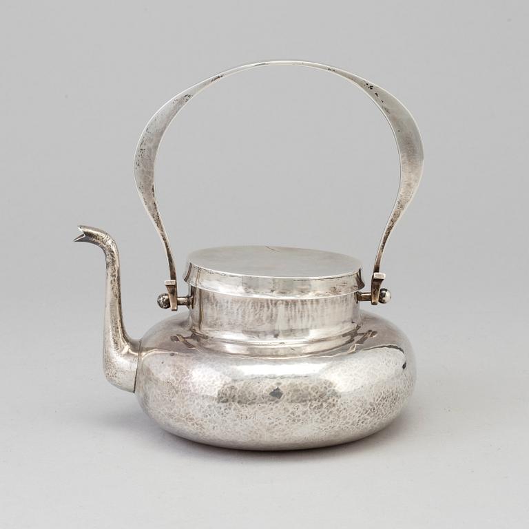 A silver teapot by Ove Bohlin, Stockholm 1968. Weight ca 564 grams.