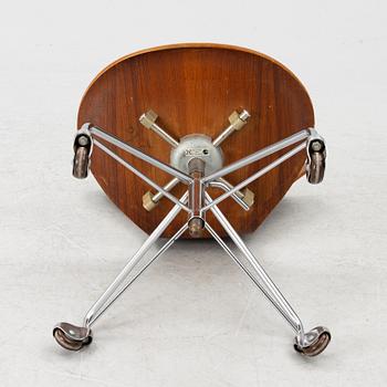 Arne Jacobsen, a 'Seven' swivel chair Fritz Hansen, Denmark, 1964.
