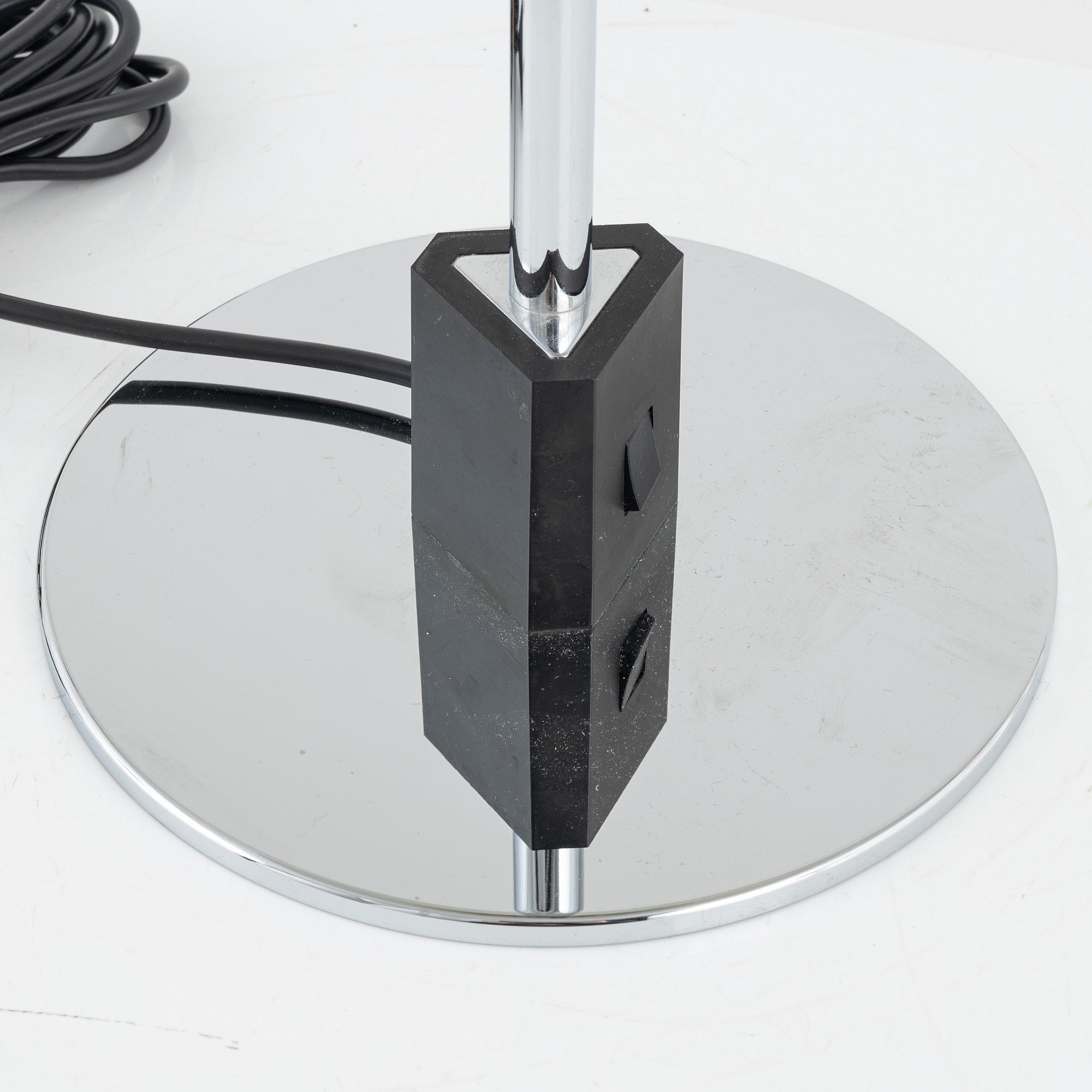 Poul Henningsen, bordslampa, "PH 4/3", Louis Poulsen, Danmark.