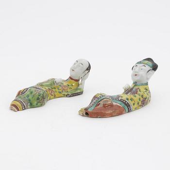 A set of two porcelain wall figures, late Qing dynasty.