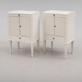 SÄNGBORD, 1 par, gustaviansk stil, 1900-talets andra hälft.