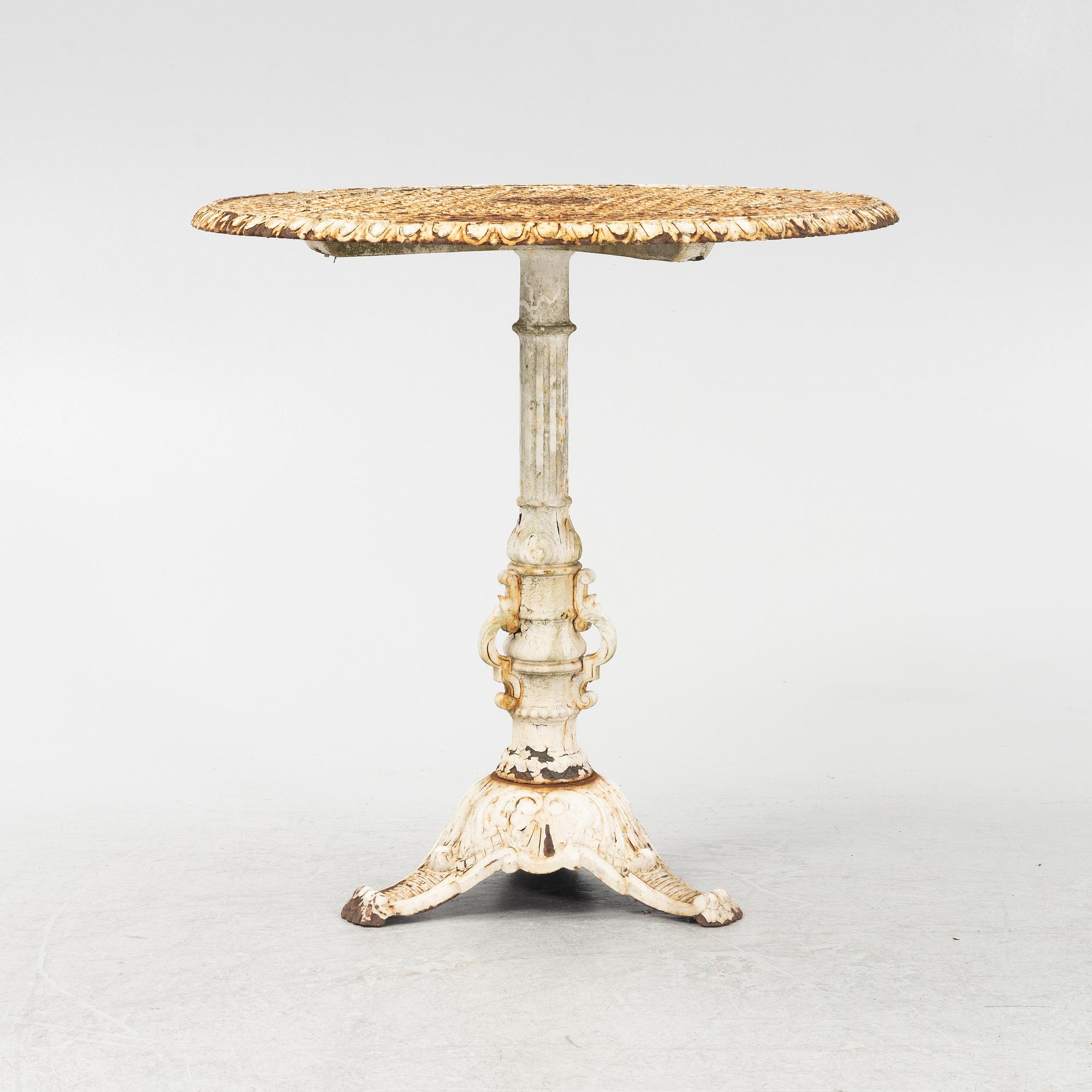 A cast iron garden table, first half of the 20th Century.