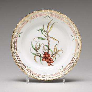 A set of 7 Royal Copenhagen "Flora Dancia" dishes, Denmark, 20th Century.