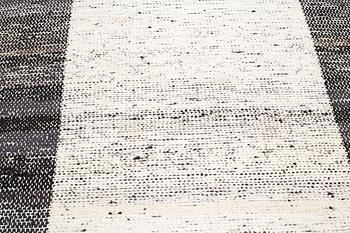 Björn Lundberg, gallerimatta, "Natt och Dag/Dag och Natt", trasmatta, ca 388,5-398 x 128-129 cm.