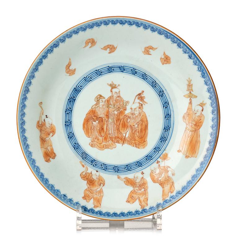 A blue and white dish with immortals and boys, late Qing dynasty, circa 1900.