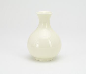A Wilhelm Kåge 'Cintra' porcelain vase, Gustavsberg 1940.