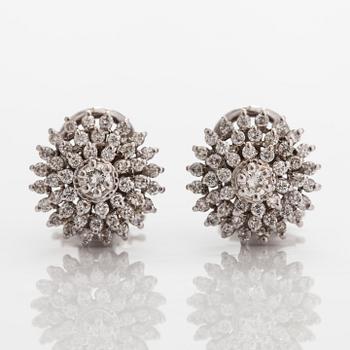 A pair of 18K white gold earrings with diamonds ca. 1.50 ct in total according to certificate.