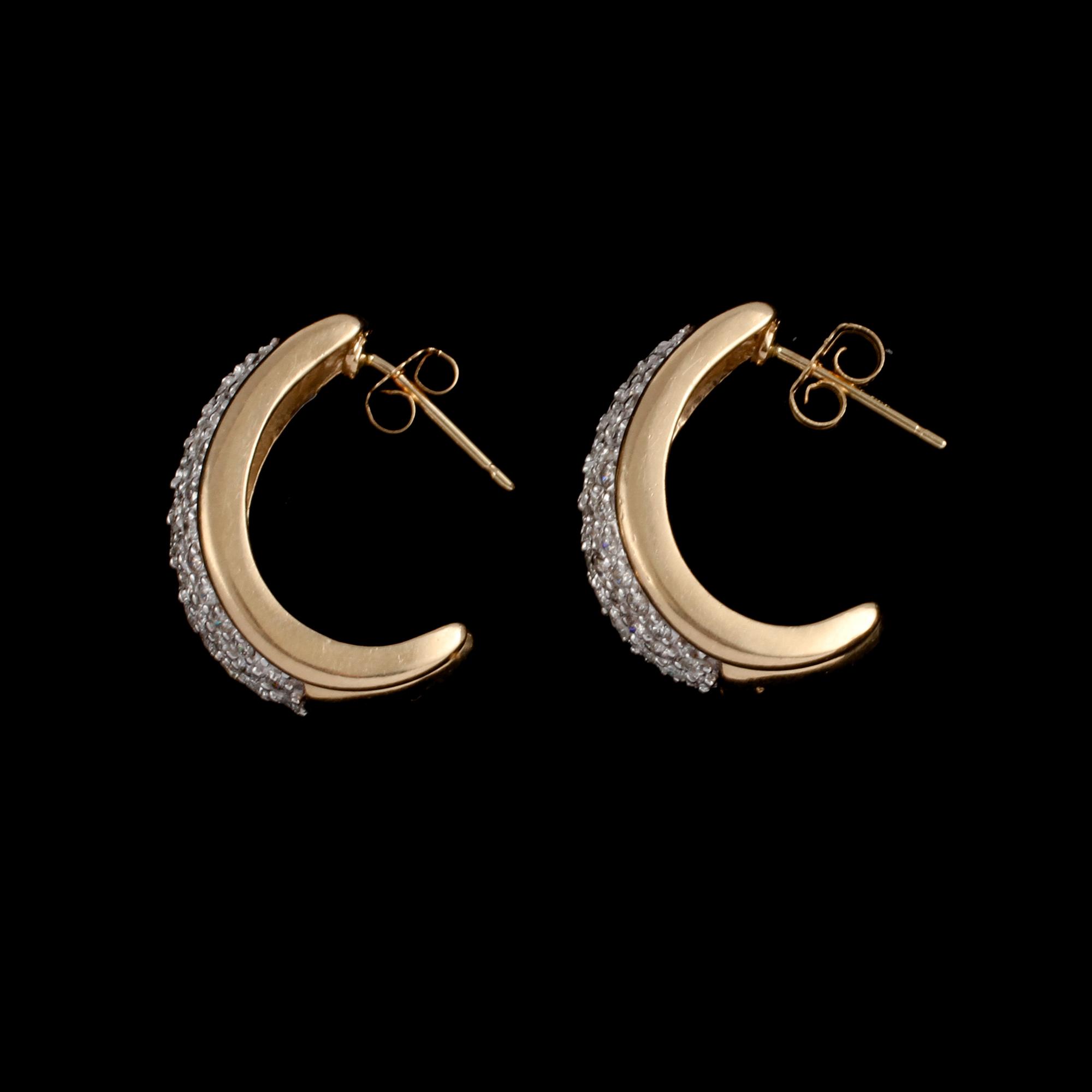 ÖRHÄNGEN, ett par, 14k guld och vitguld med briljantslipade diamanter, totalt ca 2.10 ct, utländska stämplar. Vikt 8 g.