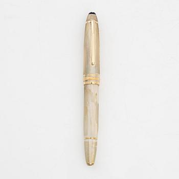 Montblanc, a 'Meisterstück Solitaire' fountain pen.