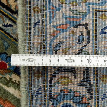 A carpet Kashan, 400 x 297 cm.