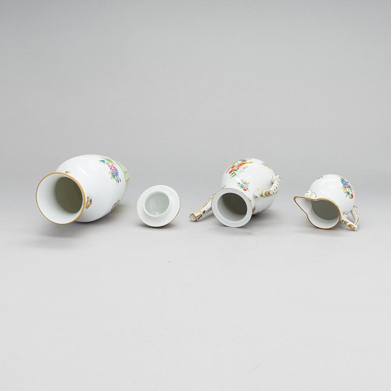 A Herend Queen Victoria VBO porcelain coffee set and two trinket boxes, totally 19 pieces, Hungary.