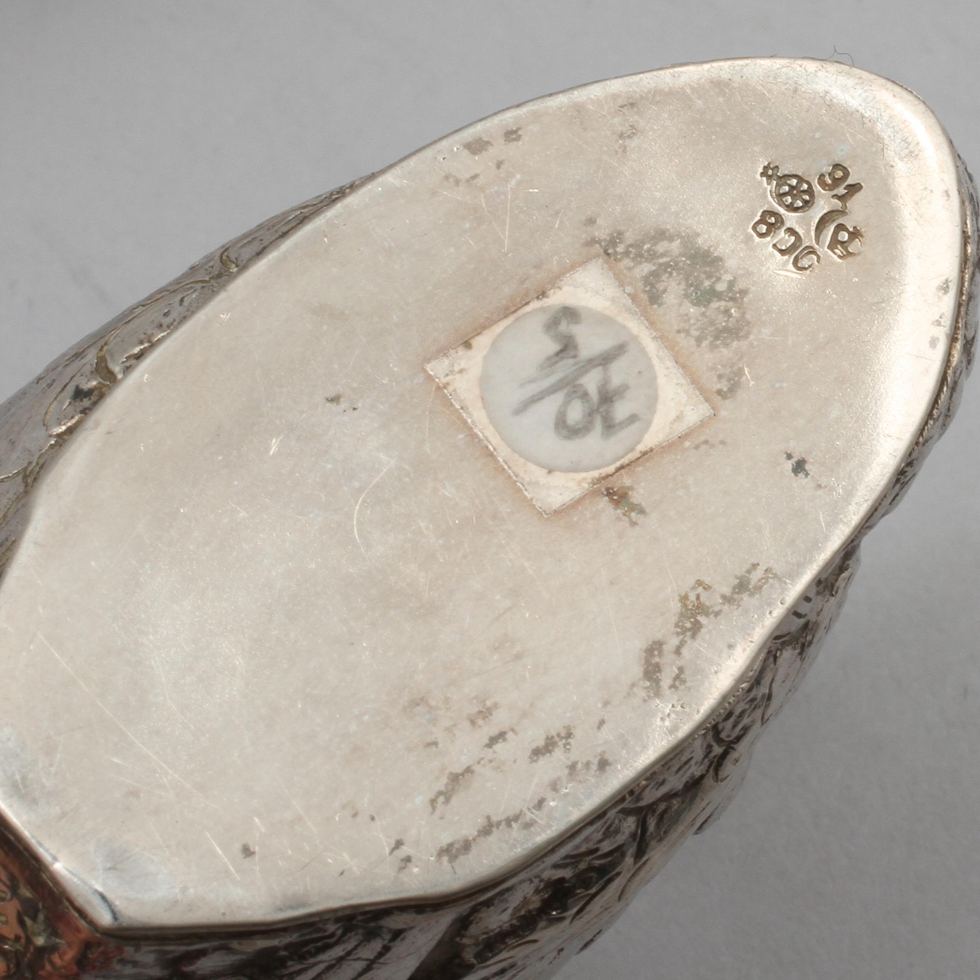 PARTI SILVER, 35 delar, delvis låghaltigt, mestadels Sverige, 1800- och 1900-tal, vikt exklusive sten 644 g.