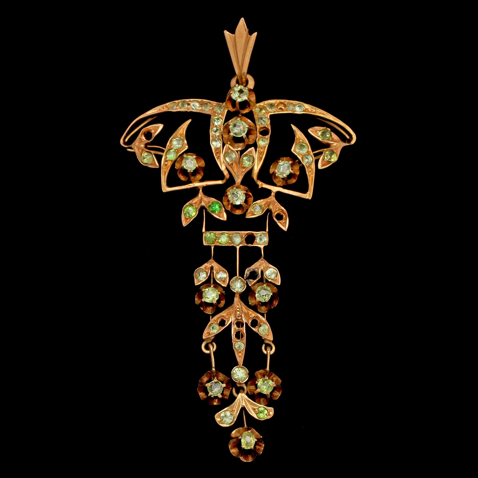 HÄNGE, 14k guld samt fasettslipade gröna syntetiska stenar, 1900-tal. Vikt 7 g.