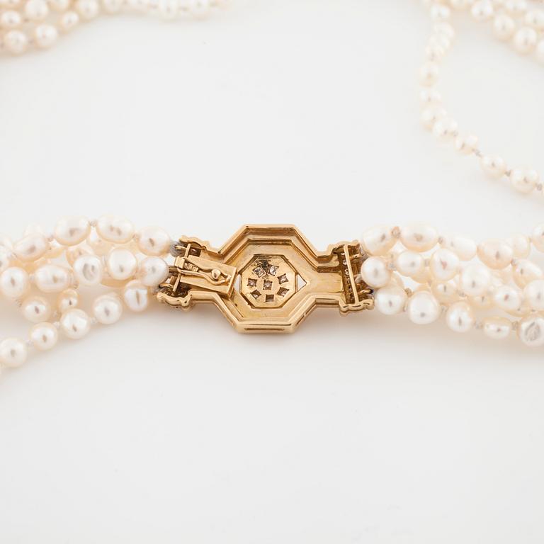 COLLIER, odlade sötvattens pärlor, lås i 18K guld med briljantslipade diamanter.