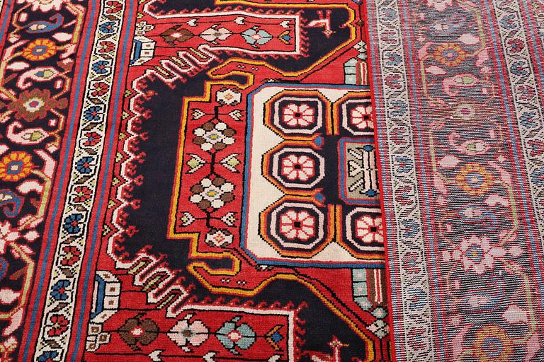Matta, orientalisk, ca. 306 x 215 cm.