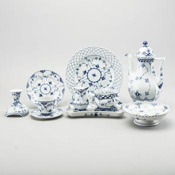 A 30 pcs Royal Copenhagen Musselmalet porcelain service.