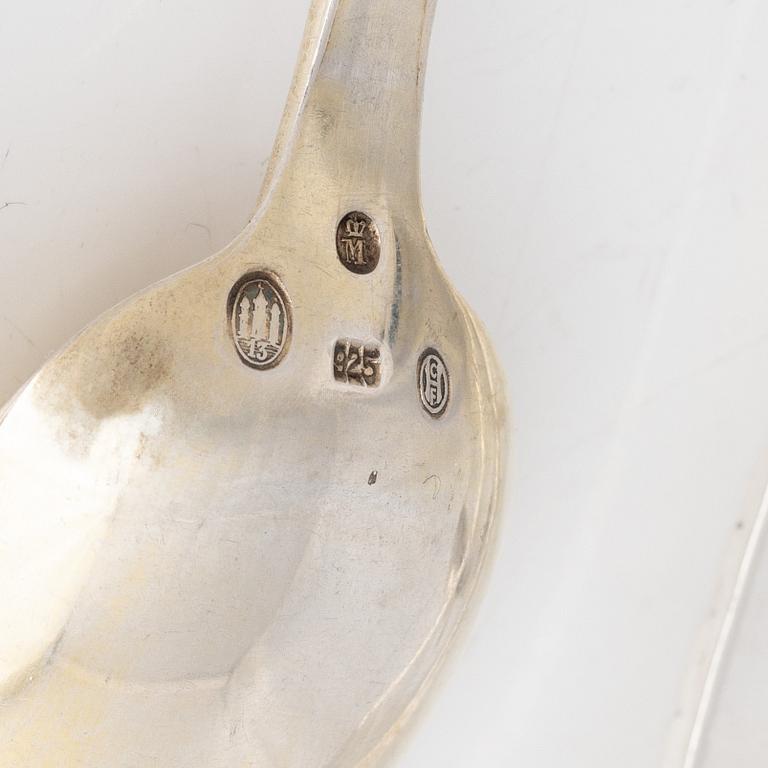 Nine pieces of silver cutlery.