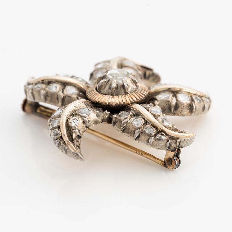 Brosch i form av sjöstjärna 14K guld och silver med rosenslipade diamanter.